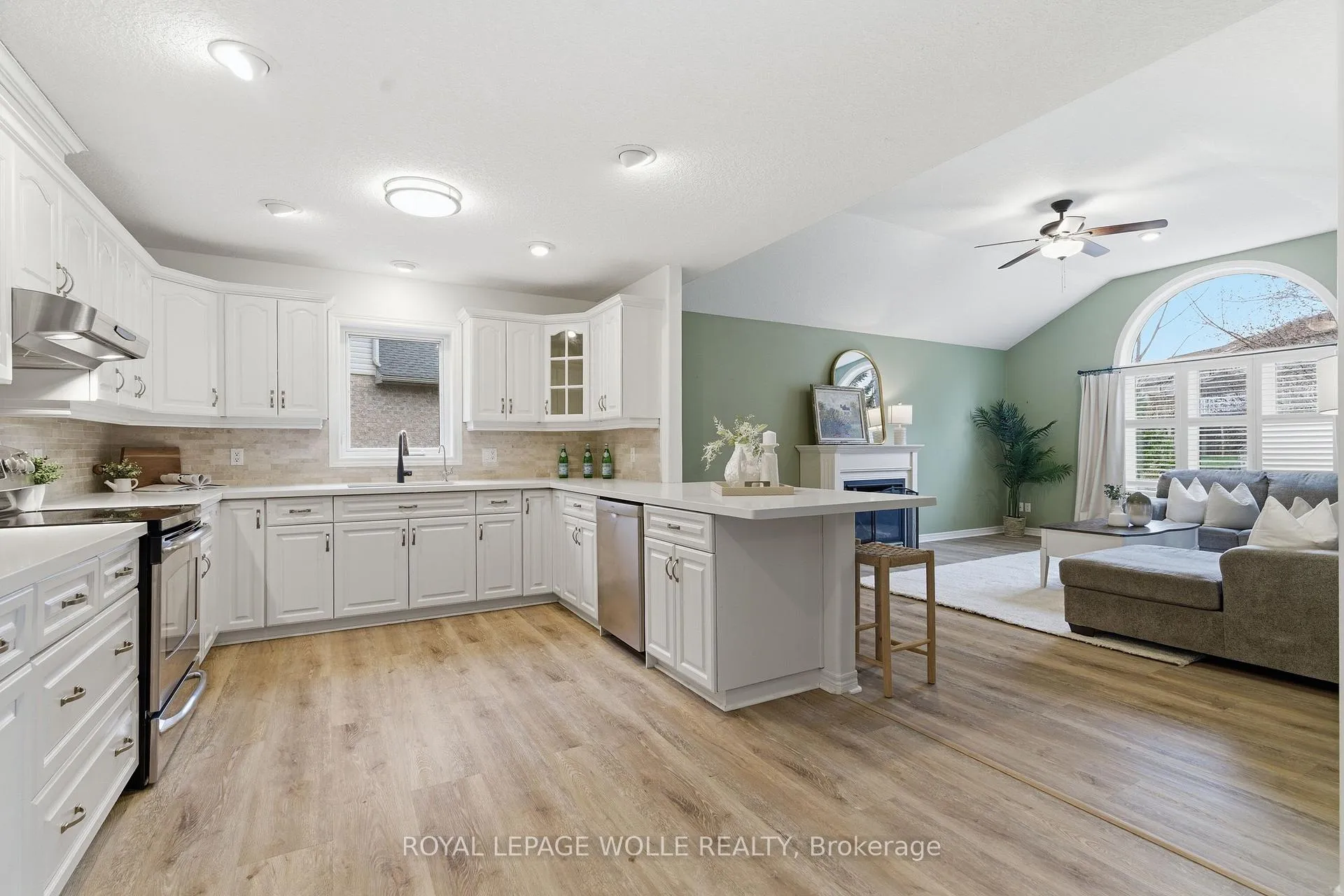 Photo 11 of 43 Ardwood Place, Kitchener — HOMEH