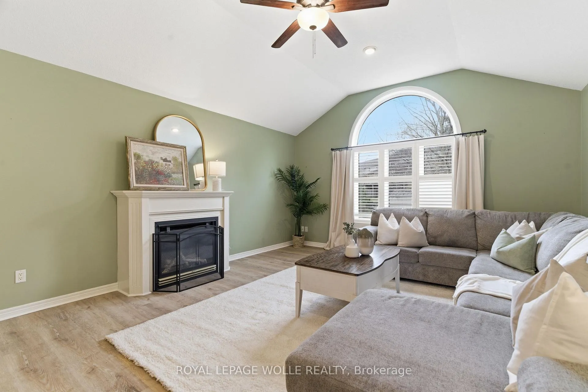 Photo 13 of 43 Ardwood Place, Kitchener — HOMEH