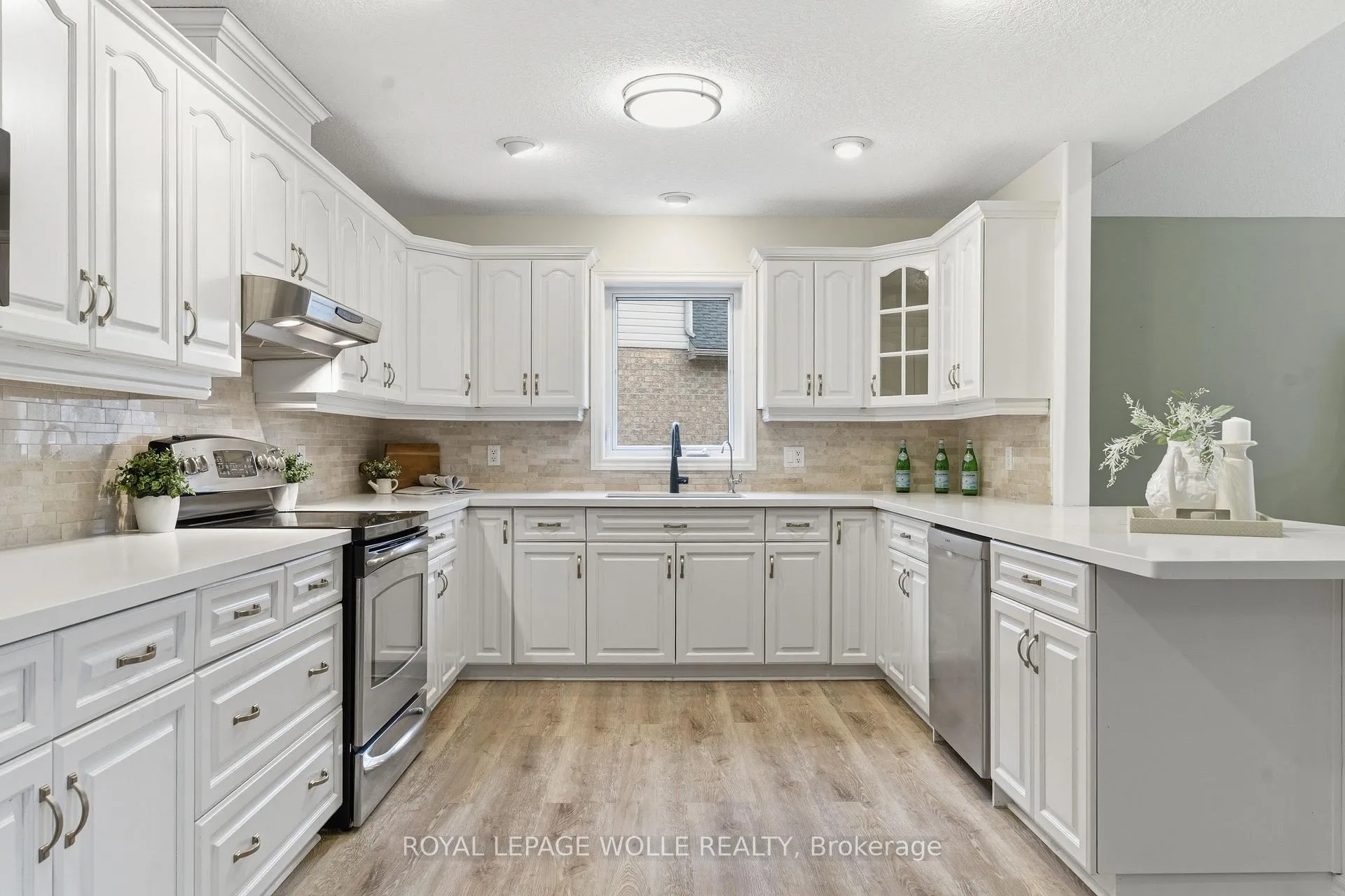 Photo 20 of 43 Ardwood Place, Kitchener — HOMEH
