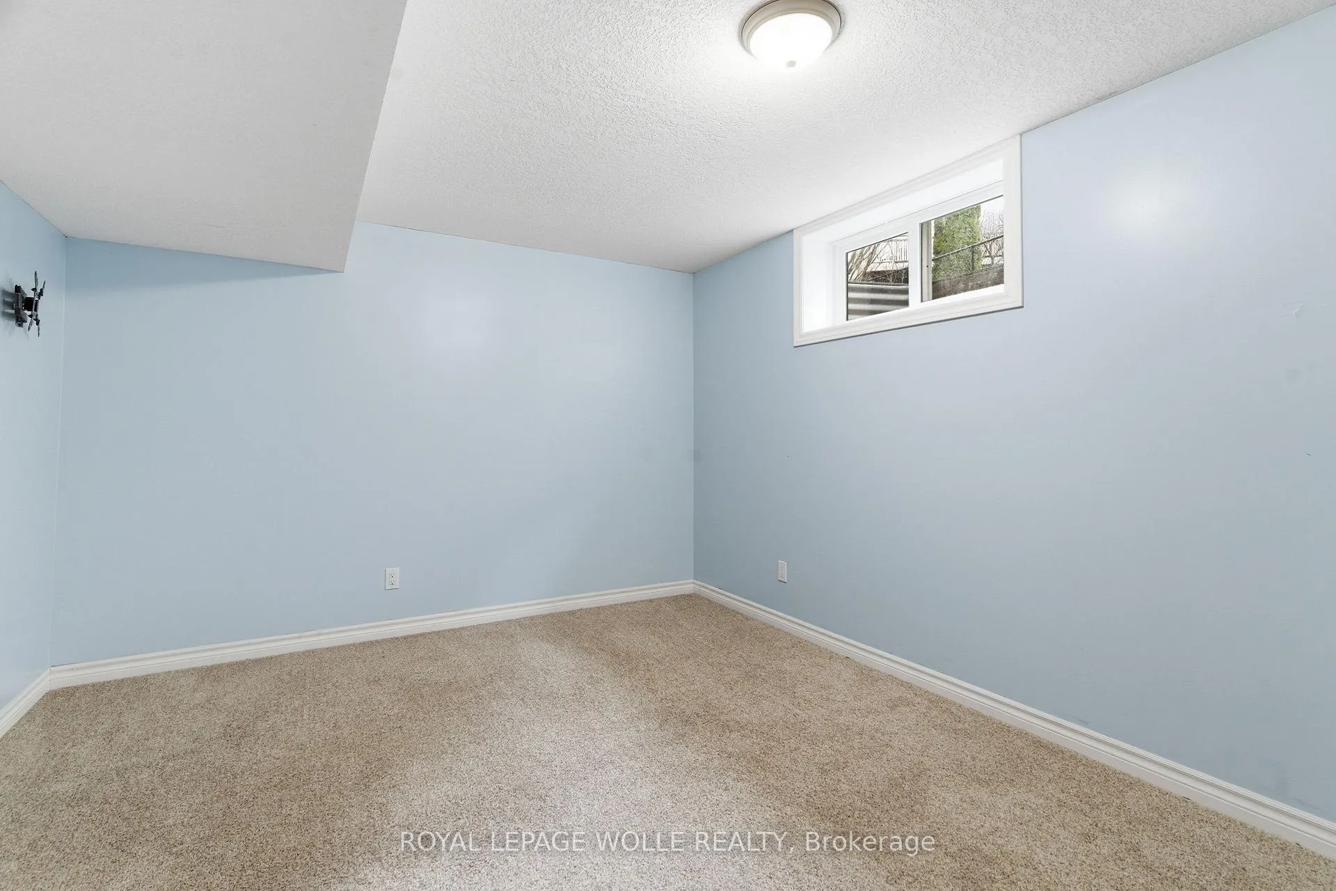 Photo 37 of 43 Ardwood Place, Kitchener — HOMEH