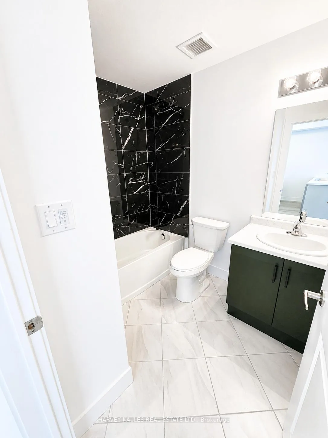 Photo 14 of Unit 431, 460 Dundas Street W, Hamilton, Waterdown — HOMEH