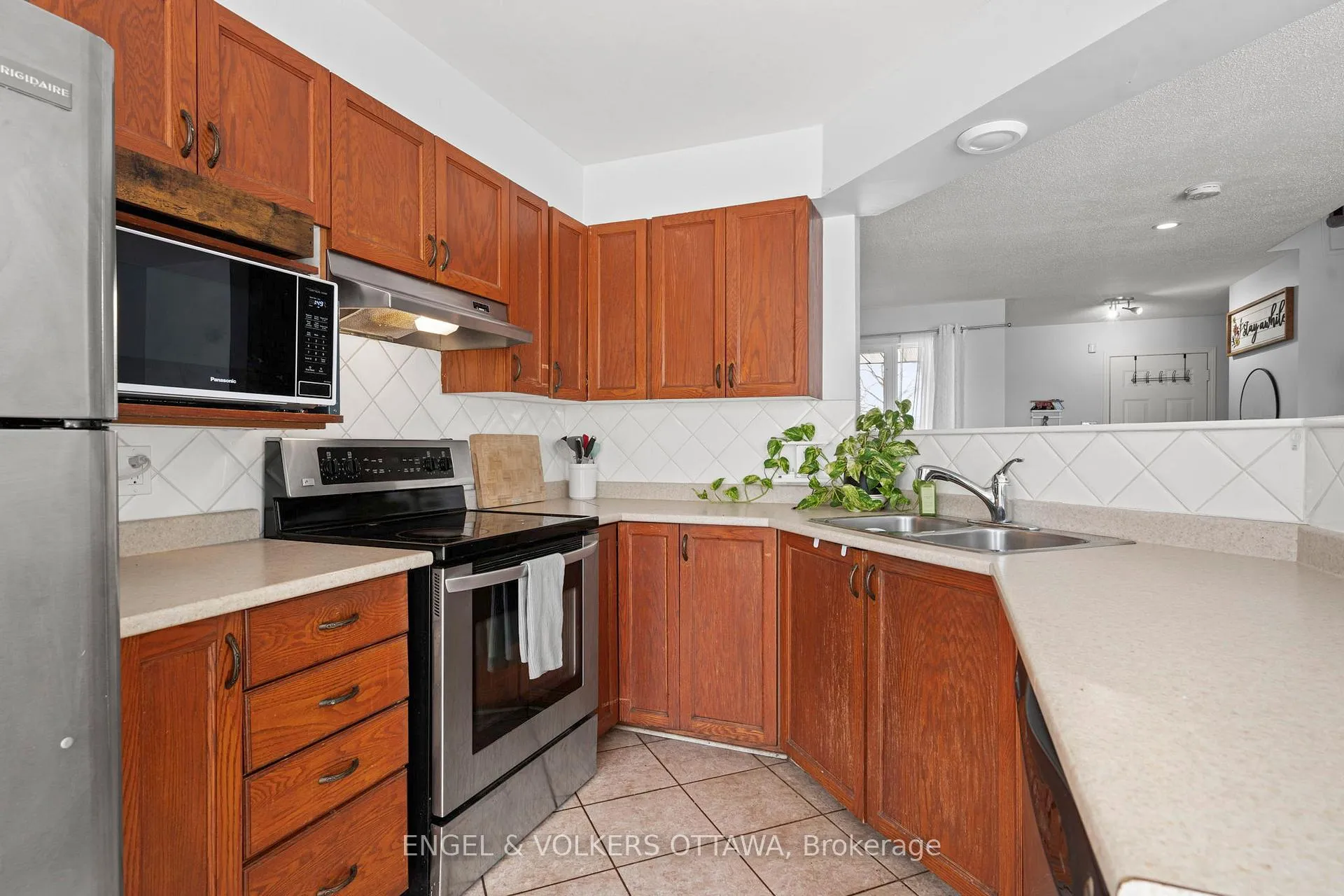 Photo 12 of 783 Nesting Way, Ottawa, Fallingbrook/Gardenway South — HOMEH