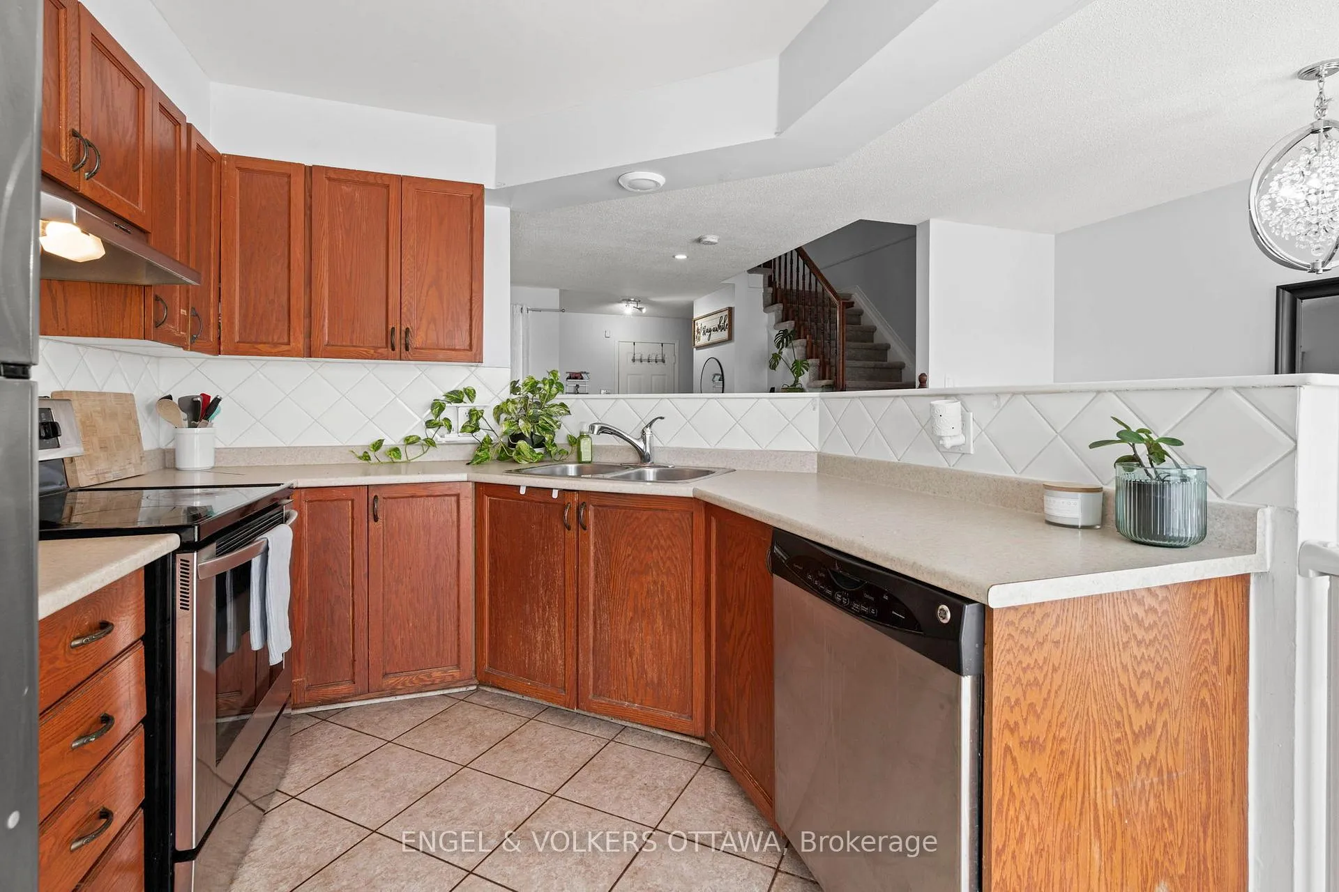 Photo 13 of 783 Nesting Way, Ottawa, Fallingbrook/Gardenway South — HOMEH