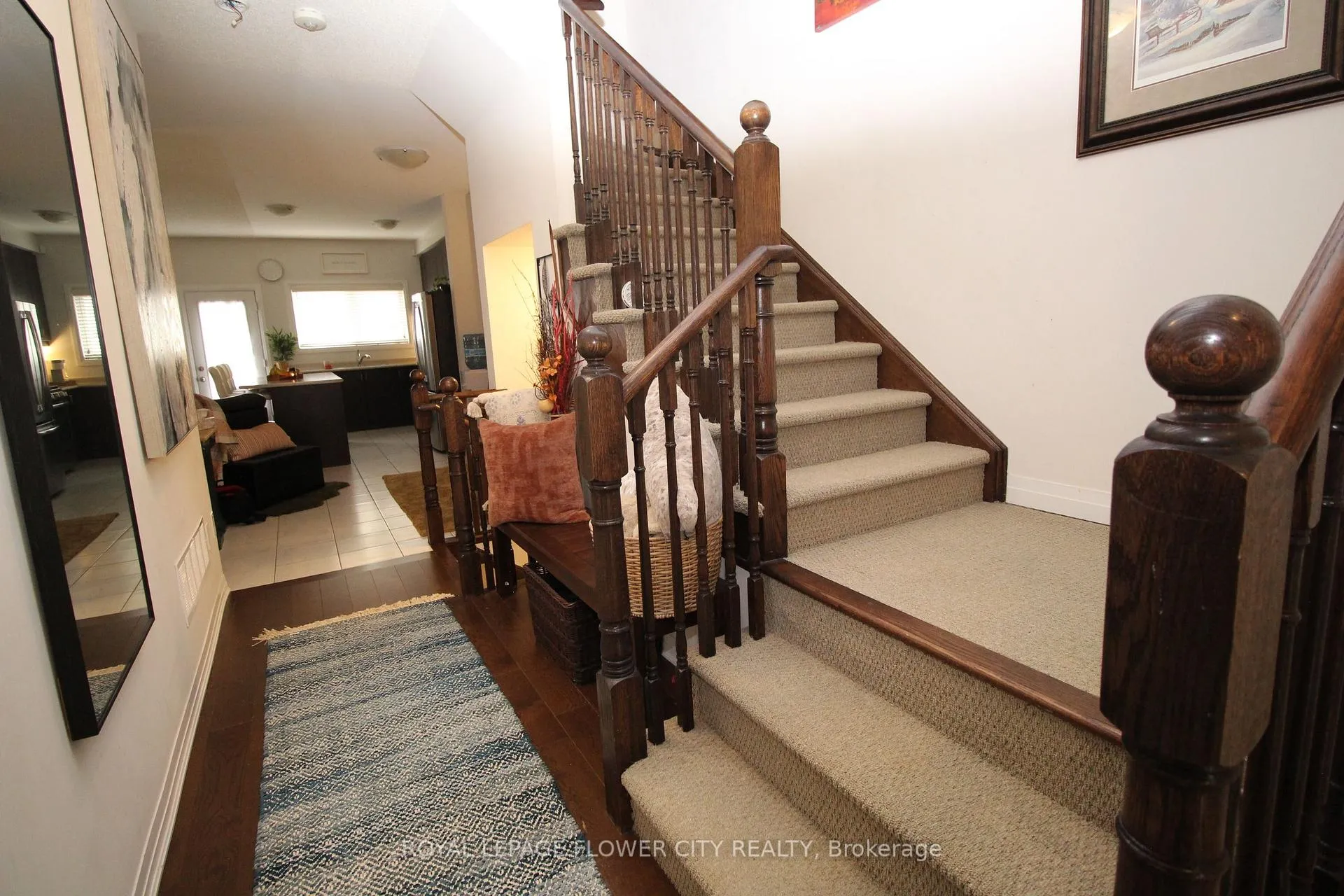 Photo 2 of 4060 Maitland Street, Lincoln, Beamsville — HOMEH