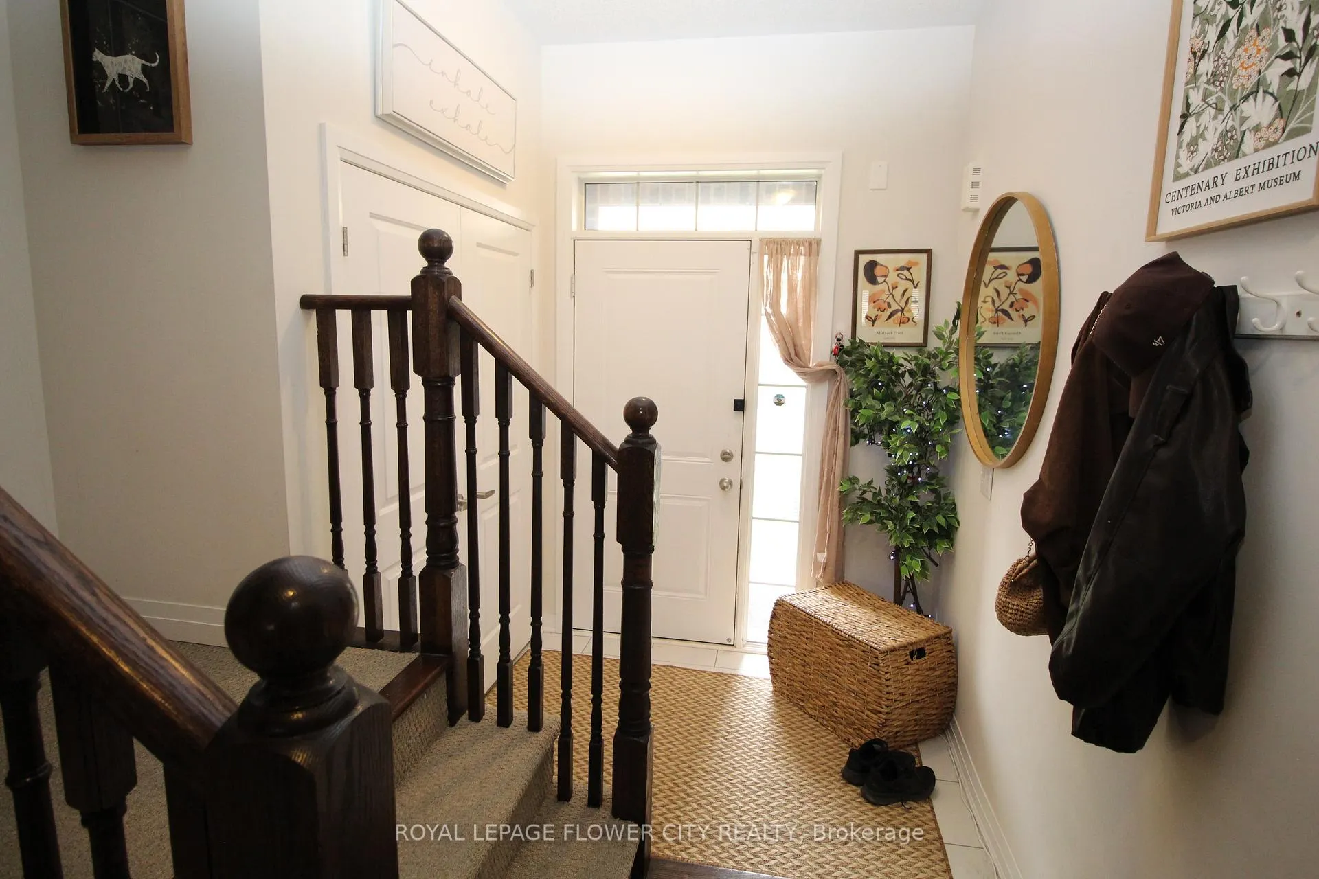 Photo 4 of 4060 Maitland Street, Lincoln, Beamsville — HOMEH