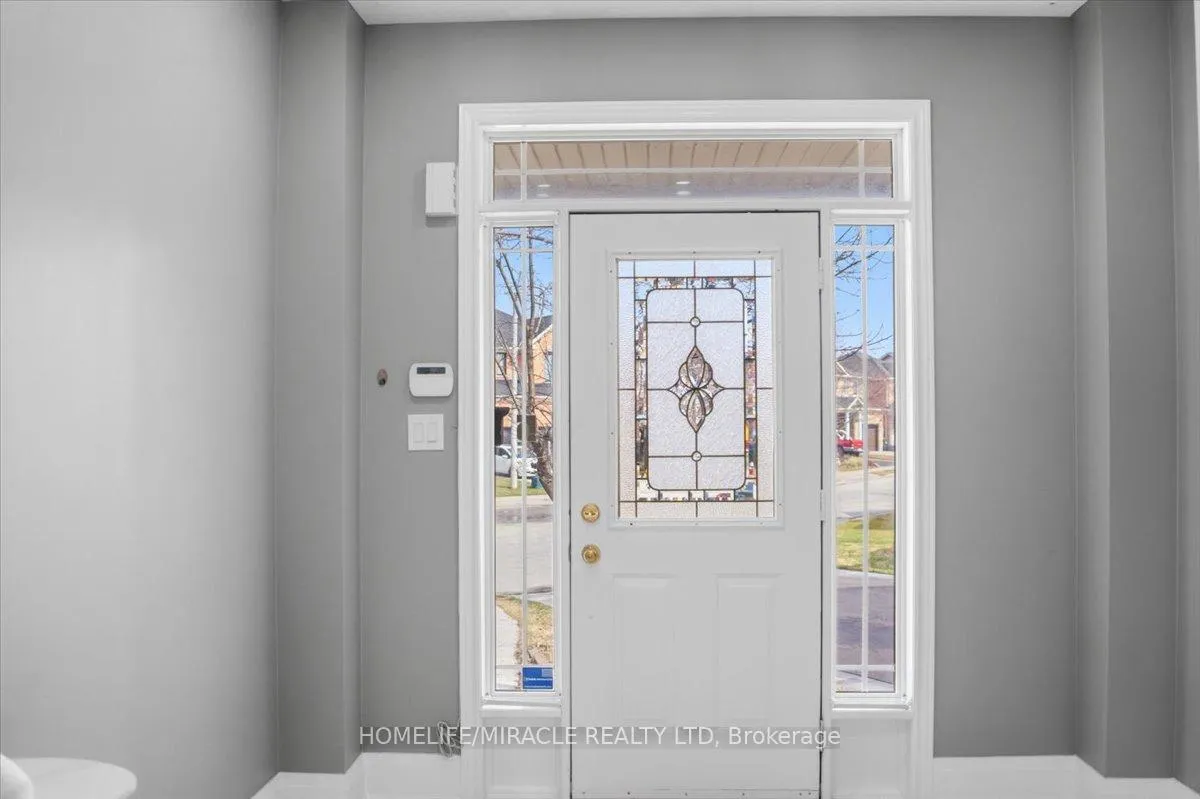 Photo 4 of 6 Prima Vista Court, Brampton, Fletcher's Meadow — HOMEH