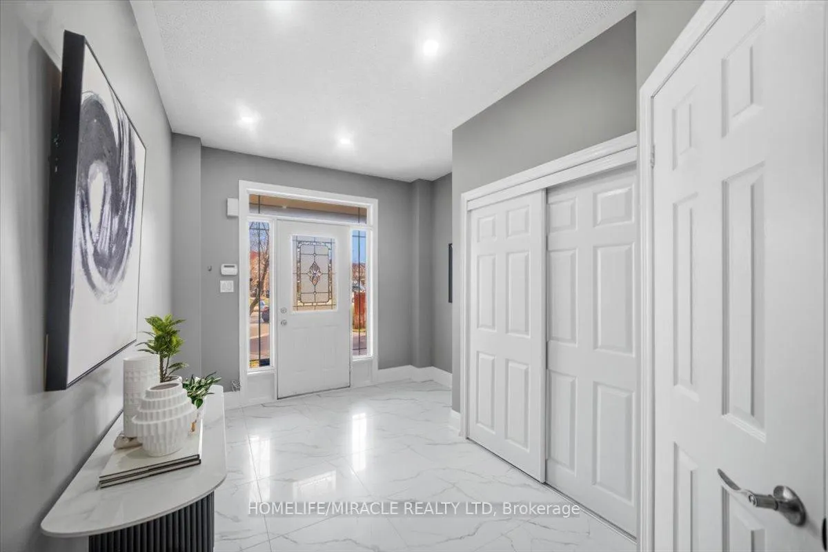 Photo 5 of 6 Prima Vista Court, Brampton, Fletcher's Meadow — HOMEH