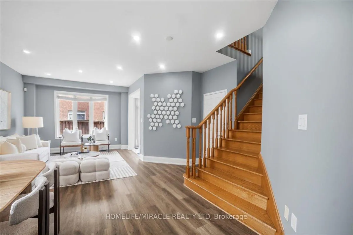 Photo 10 of 6 Prima Vista Court, Brampton, Fletcher's Meadow — HOMEH