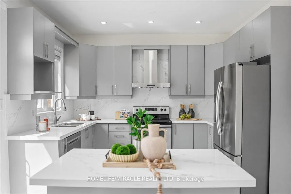 Photo 13 of 6 Prima Vista Court, Brampton, Fletcher's Meadow — HOMEH