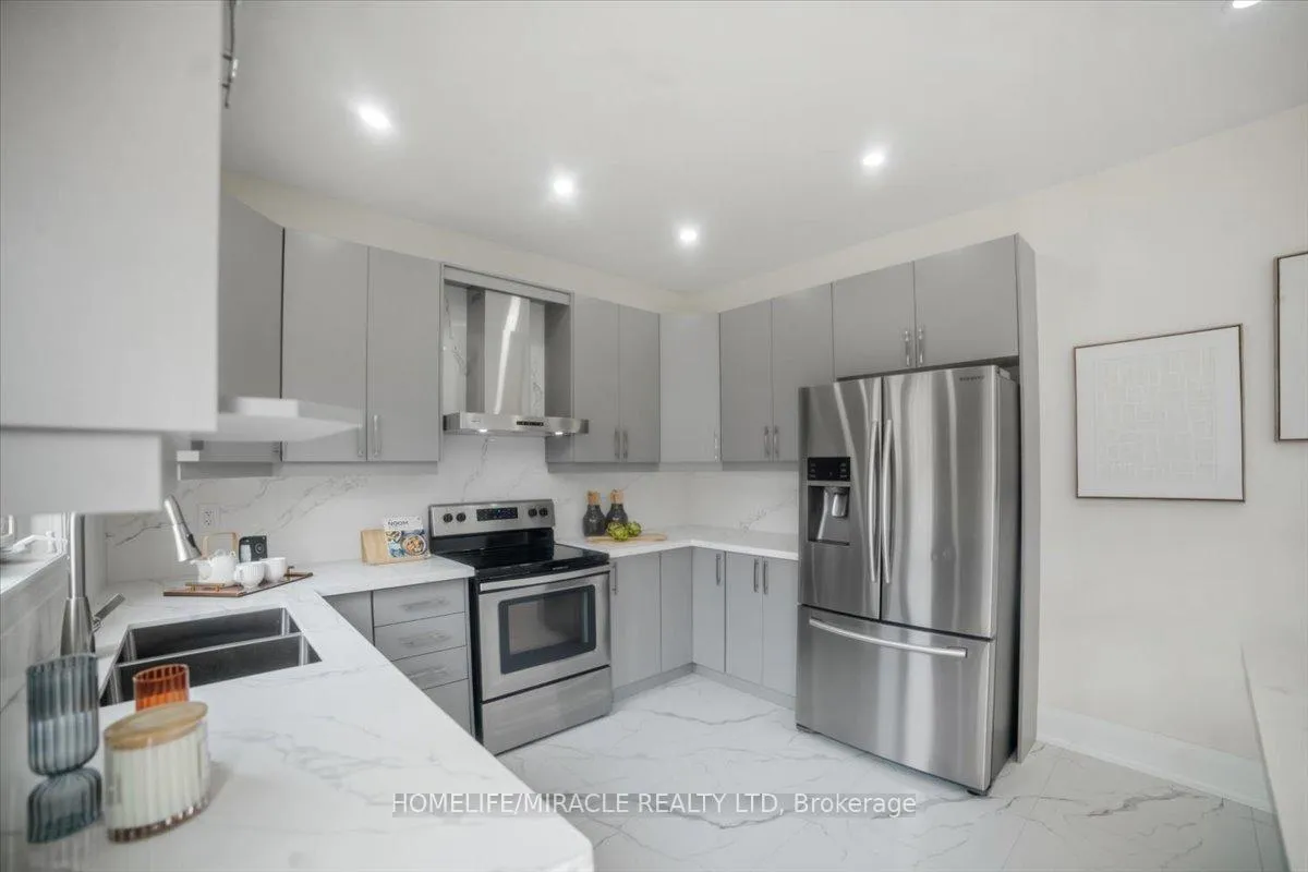 Photo 14 of 6 Prima Vista Court, Brampton, Fletcher's Meadow — HOMEH