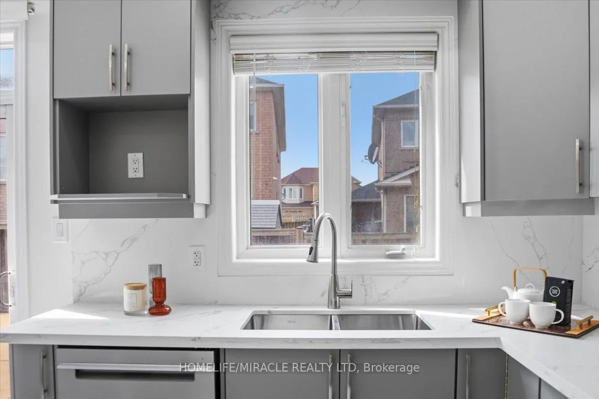 Photo 15 of 6 Prima Vista Court, Brampton, Fletcher's Meadow — HOMEH