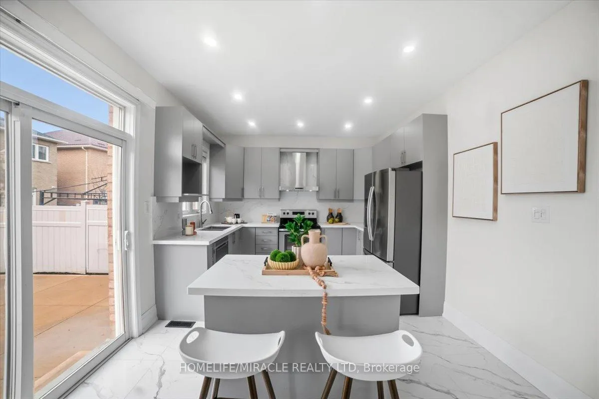 Photo 16 of 6 Prima Vista Court, Brampton, Fletcher's Meadow — HOMEH