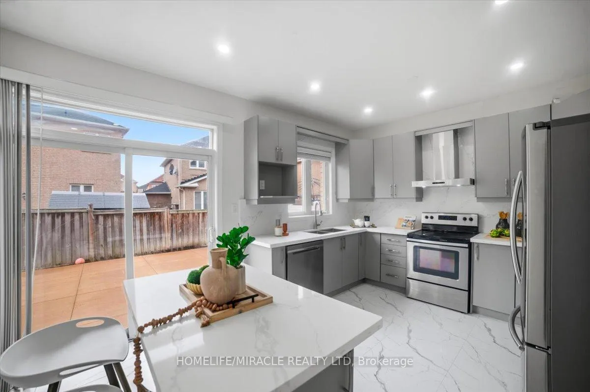 Photo 17 of 6 Prima Vista Court, Brampton, Fletcher's Meadow — HOMEH