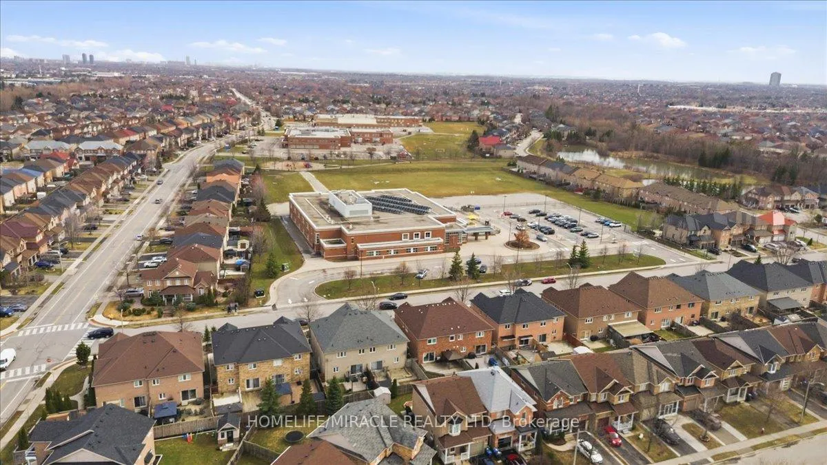 Photo 41 of 6 Prima Vista Court, Brampton, Fletcher's Meadow — HOMEH
