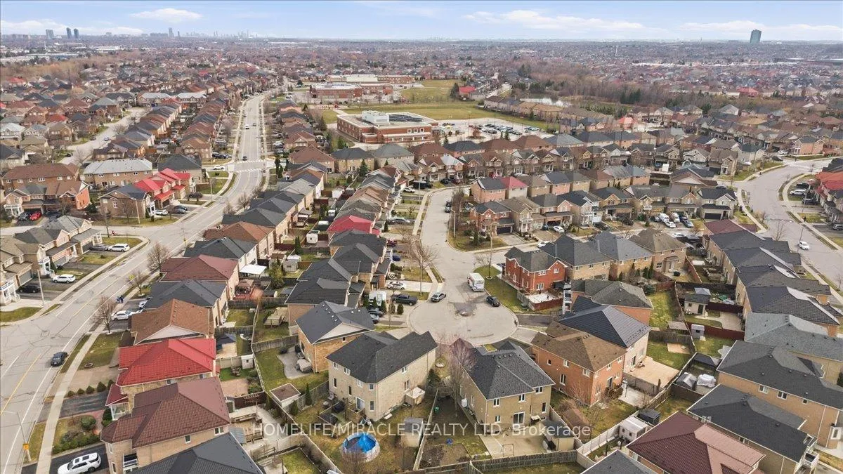 Photo 42 of 6 Prima Vista Court, Brampton, Fletcher's Meadow — HOMEH