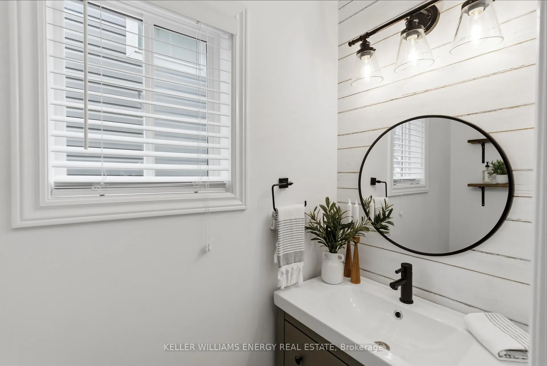 Photo 4 of 130 Buttonshaw Street, Clarington, Bowmanville — HOMEH