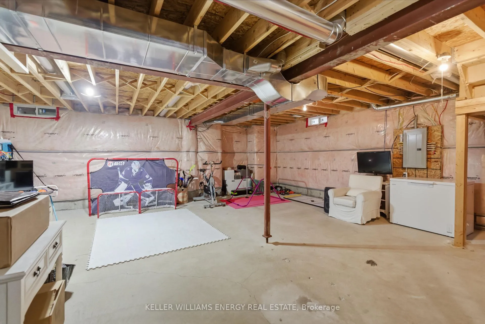 Photo 36 of 130 Buttonshaw Street, Clarington, Bowmanville — HOMEH