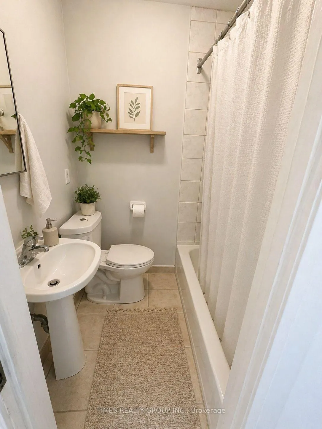 Photo 3 of Unit 103, 1566 Avenue Road, Toronto, Bedford Park-Nortown — HOMEH