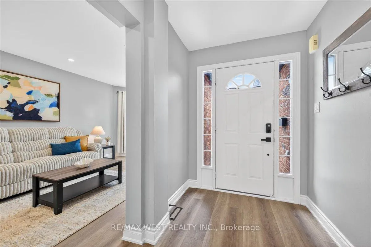 Photo 4 of 51 Stanley Street, Barrie, East Bayfield — HOMEH