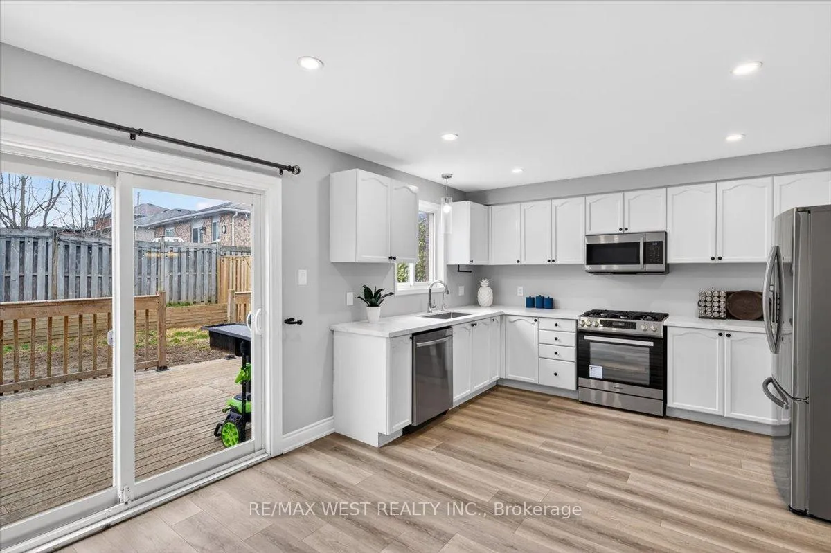Photo 10 of 51 Stanley Street, Barrie, East Bayfield — HOMEH
