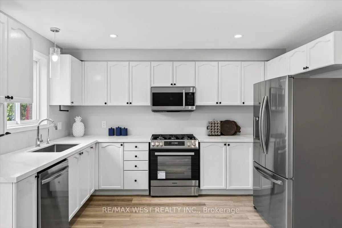 Photo 11 of 51 Stanley Street, Barrie, East Bayfield — HOMEH