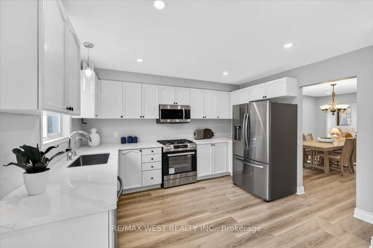 Photo 12 of 51 Stanley Street, Barrie, East Bayfield — HOMEH