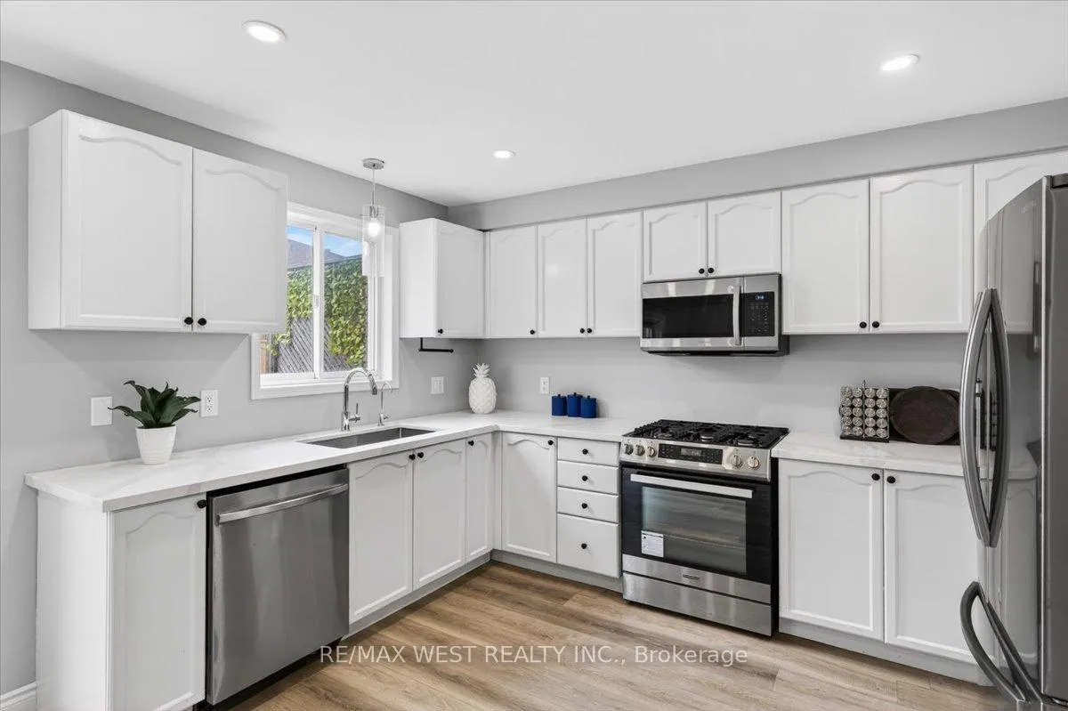 Photo 14 of 51 Stanley Street, Barrie, East Bayfield — HOMEH