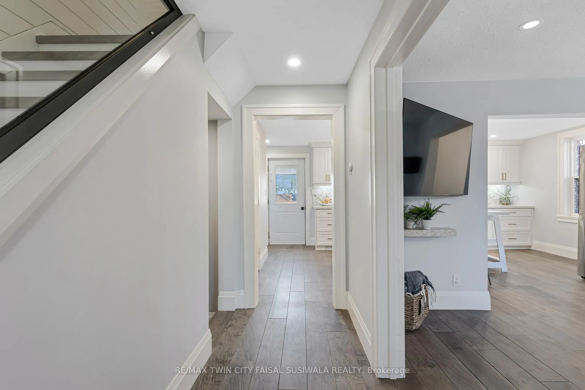 Photo 11 of 129 Ahrens Street W, Kitchener — HOMEH