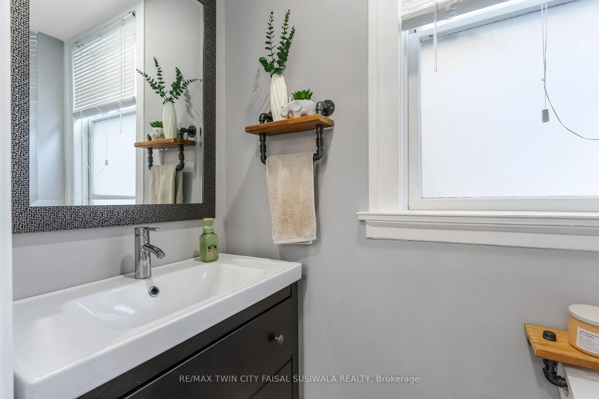 Photo 20 of 129 Ahrens Street W, Kitchener — HOMEH