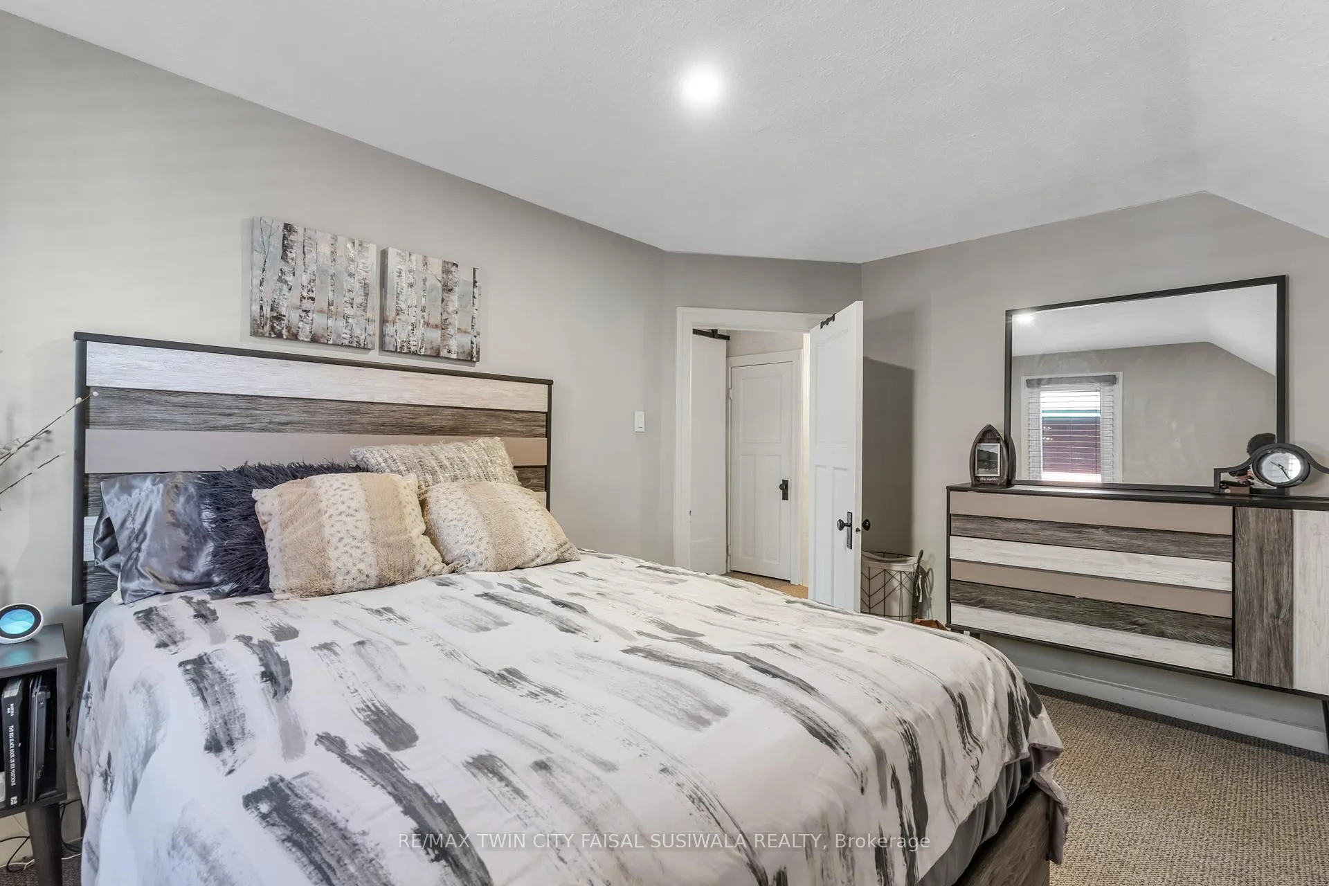 Photo 22 of 129 Ahrens Street W, Kitchener — HOMEH