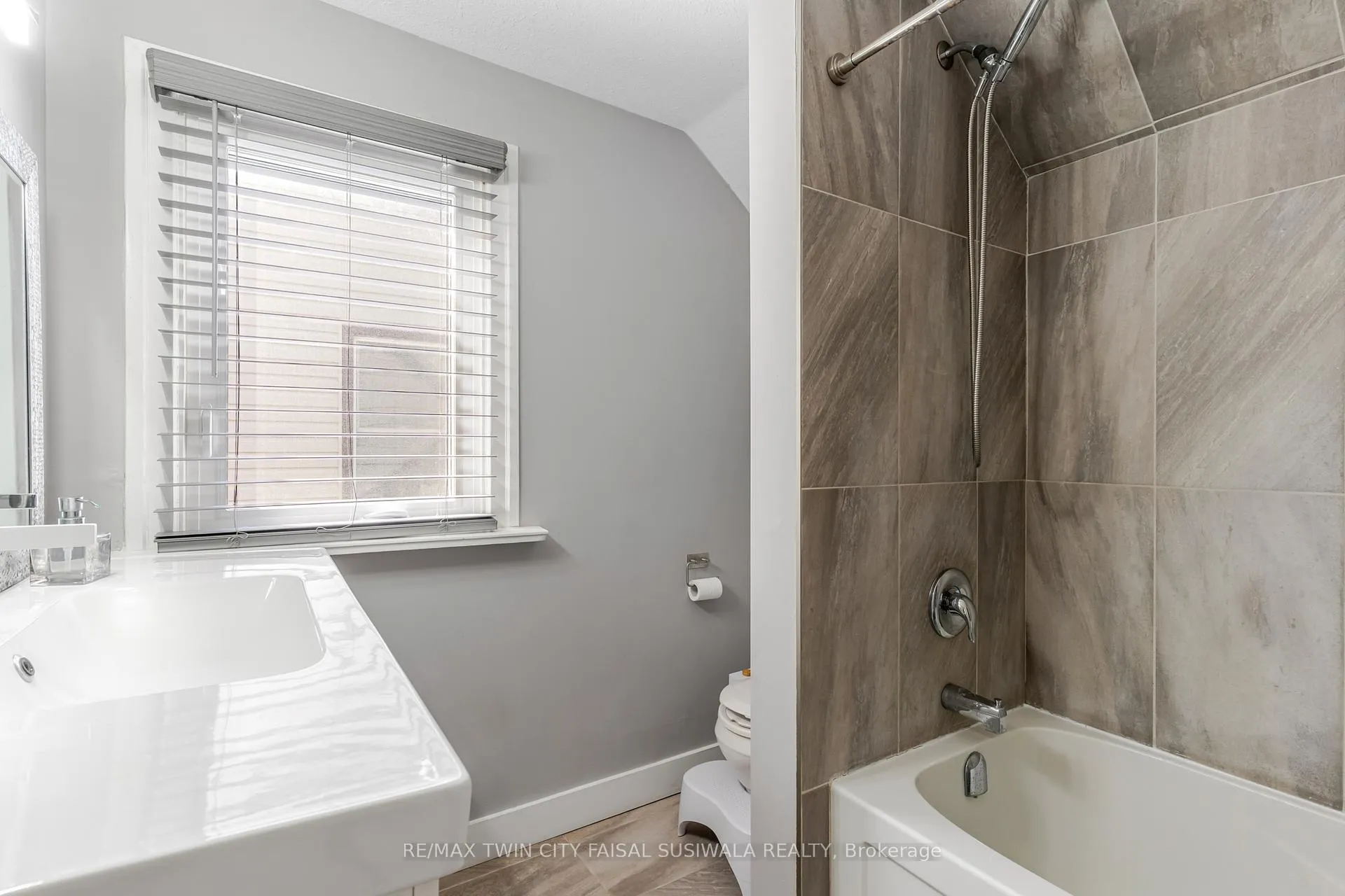 Photo 29 of 129 Ahrens Street W, Kitchener — HOMEH