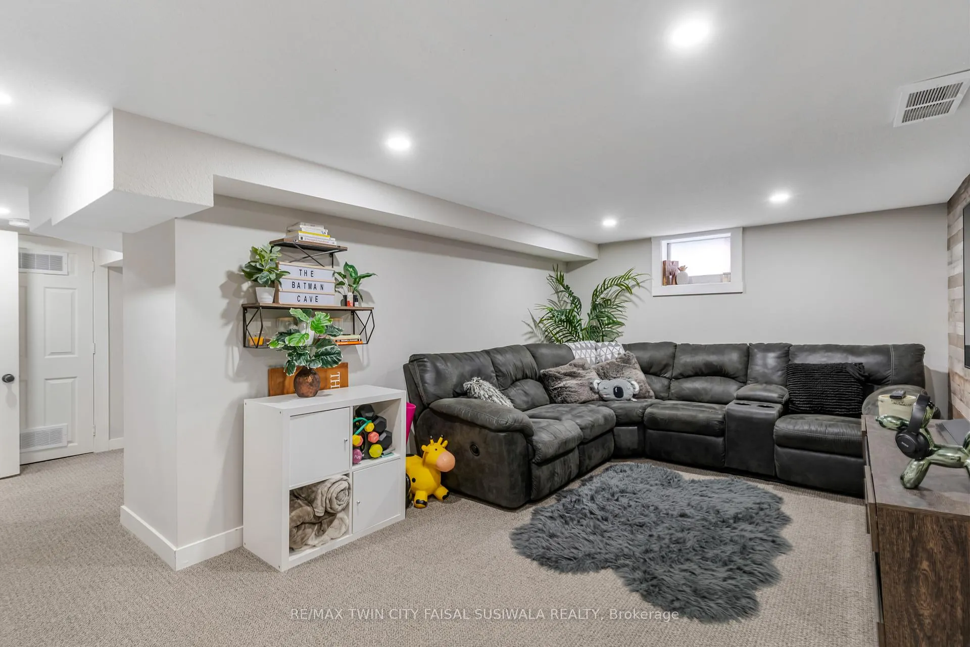 Photo 33 of 129 Ahrens Street W, Kitchener — HOMEH
