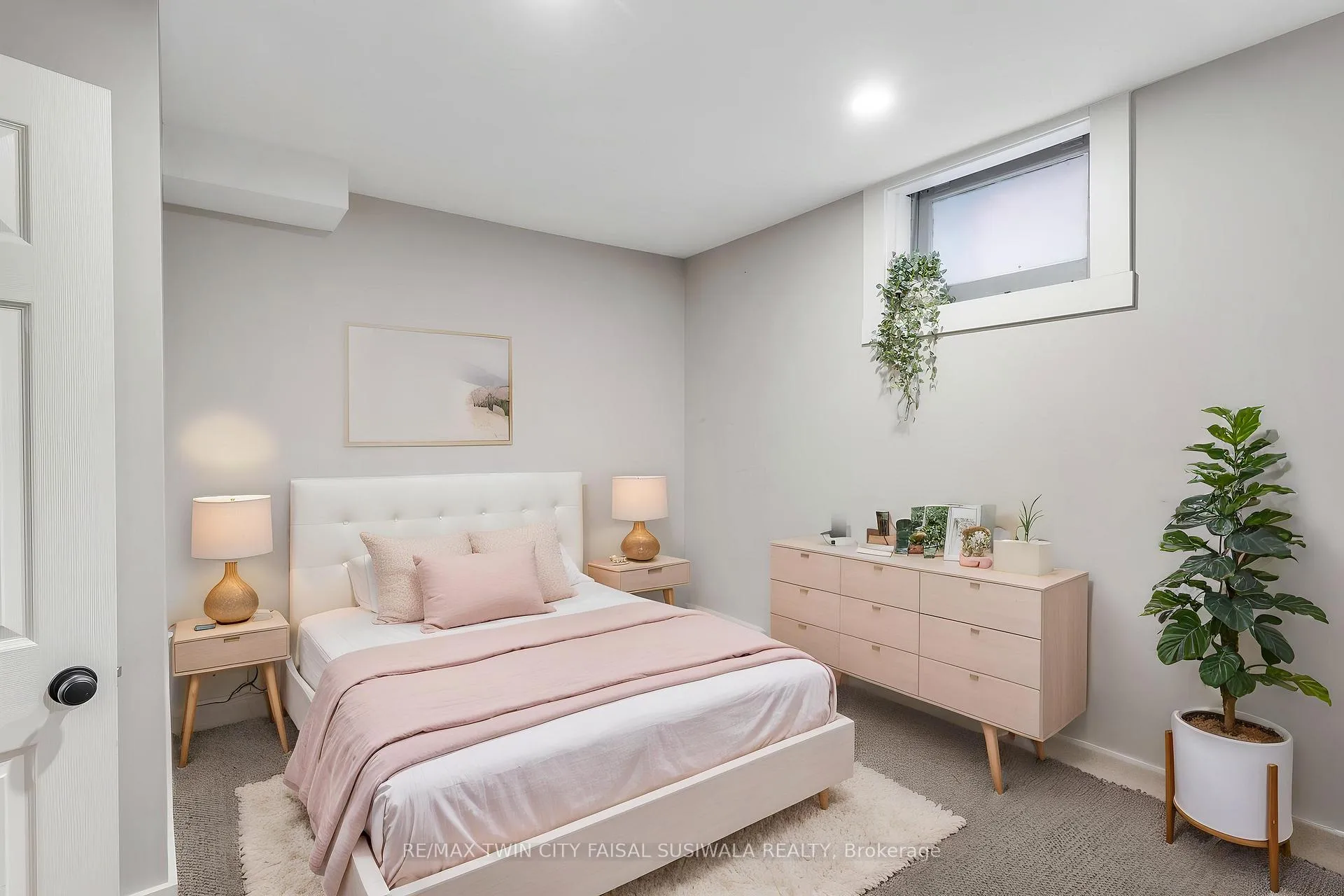 Photo 34 of 129 Ahrens Street W, Kitchener — HOMEH