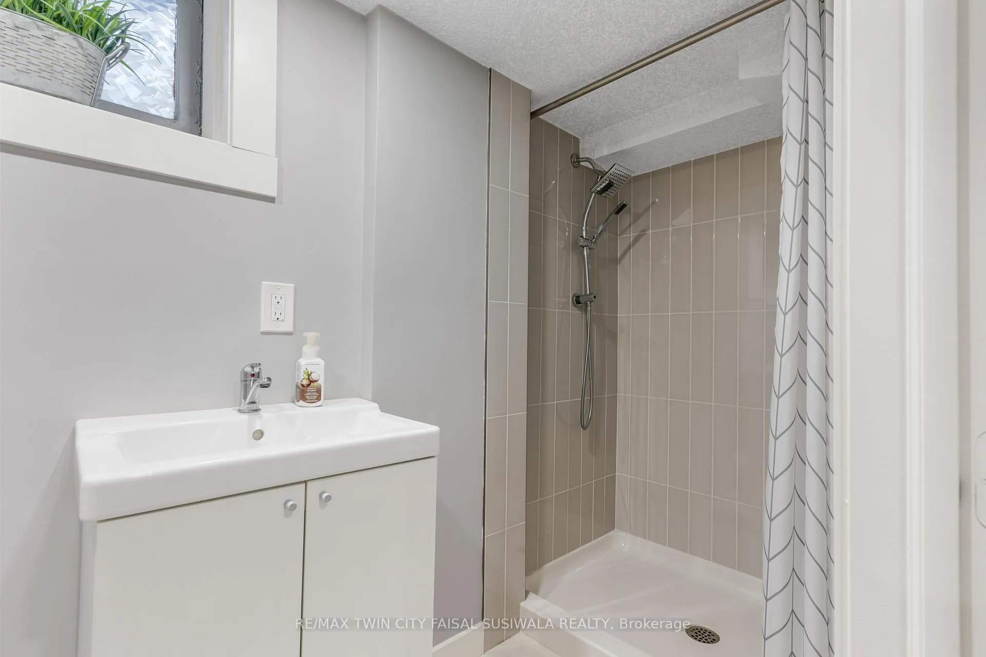 Photo 35 of 129 Ahrens Street W, Kitchener — HOMEH