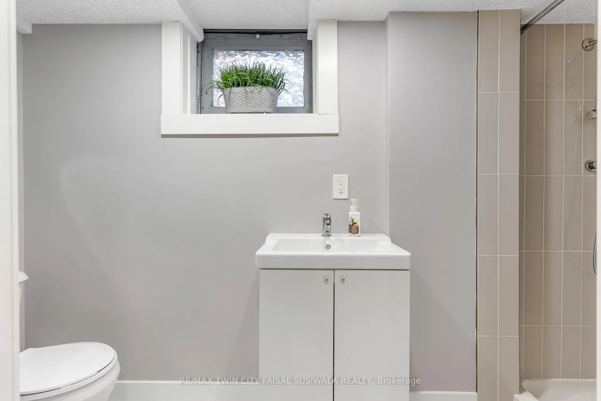 Photo 36 of 129 Ahrens Street W, Kitchener — HOMEH