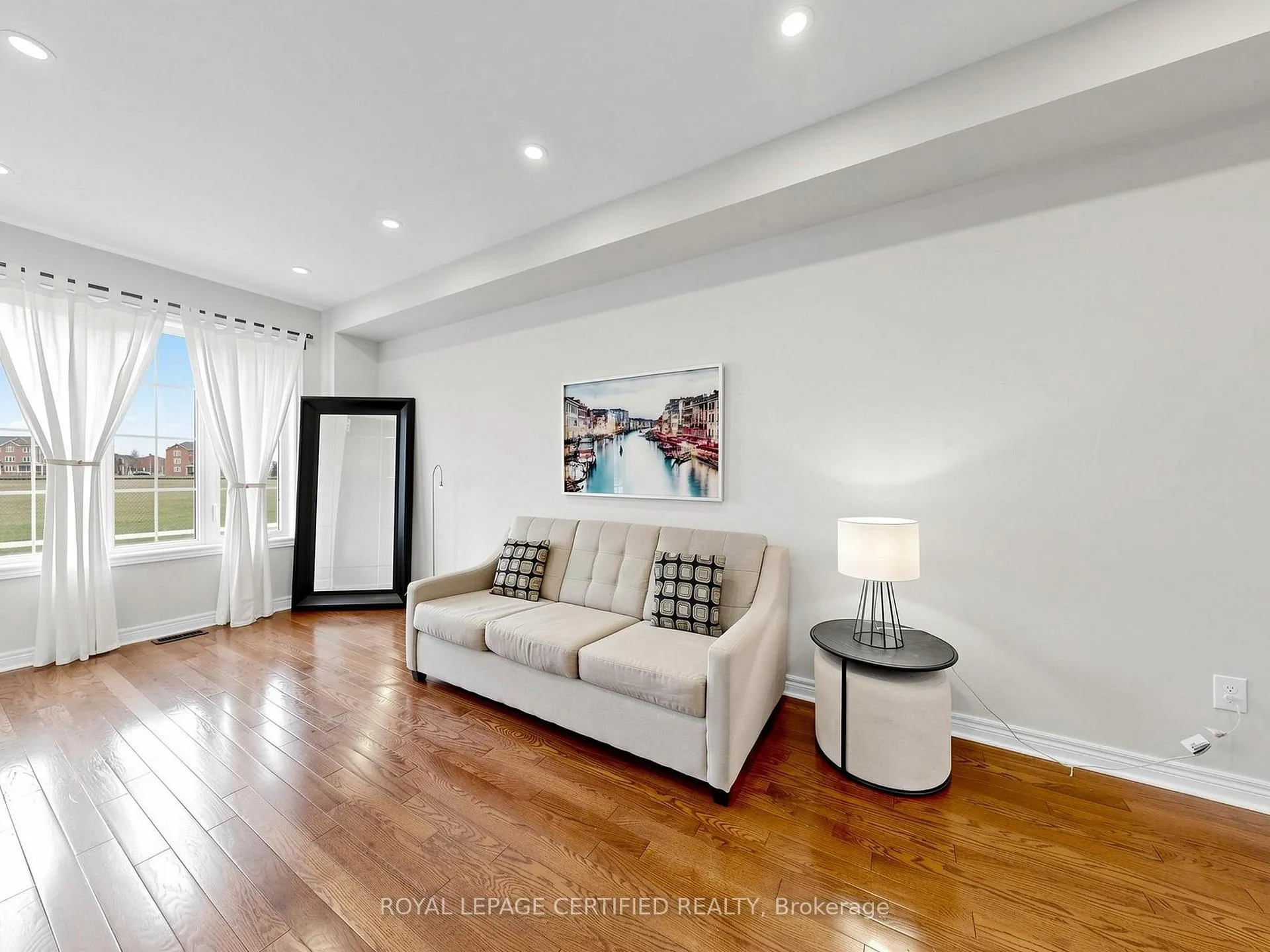 Photo 3 of 47 Red Brick Road, Markham, Cornell — HOMEH