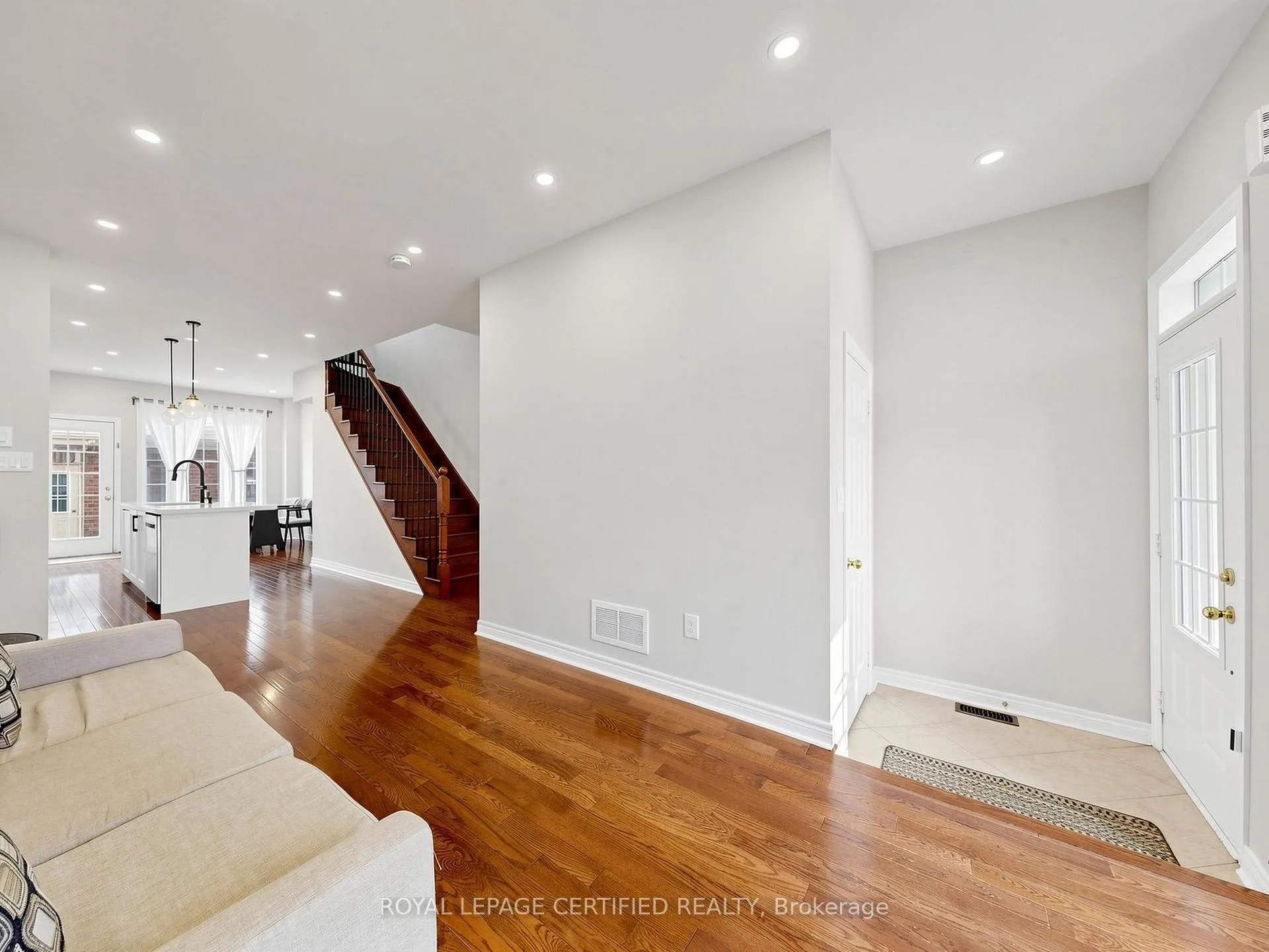 Photo 5 of 47 Red Brick Road, Markham, Cornell — HOMEH