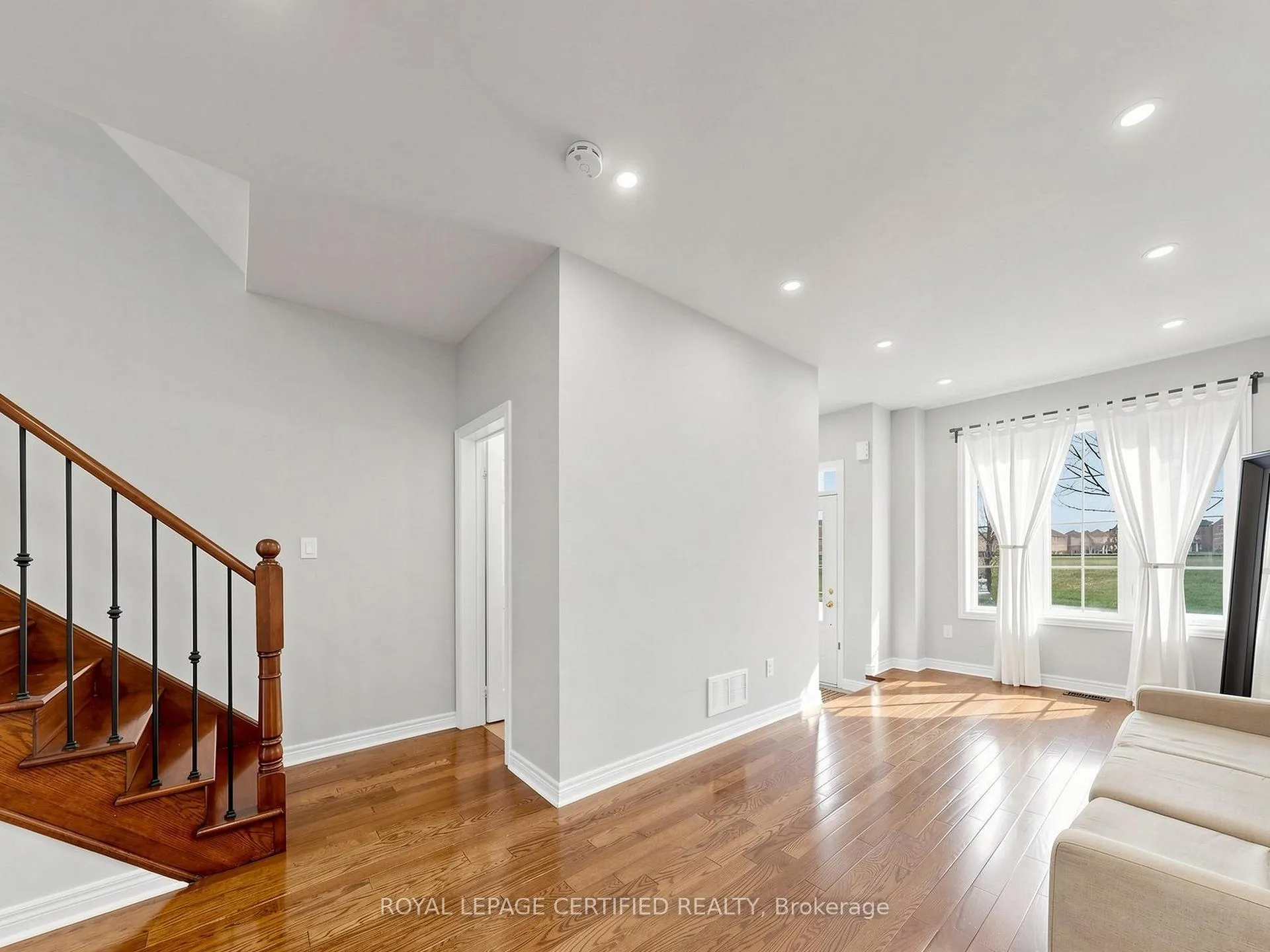 Photo 6 of 47 Red Brick Road, Markham, Cornell — HOMEH