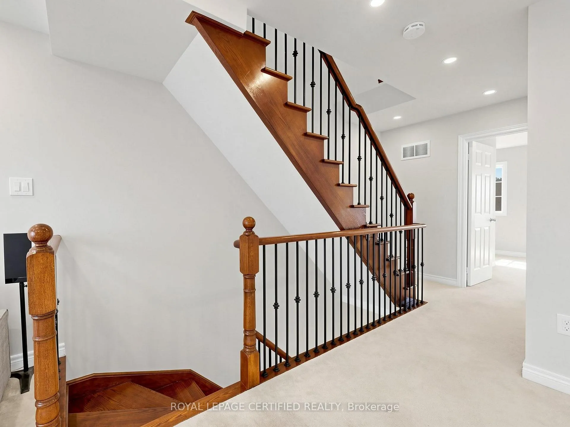 Photo 17 of 47 Red Brick Road, Markham, Cornell — HOMEH