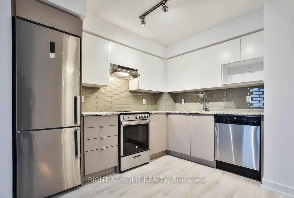 Photo 5 of Unit 1514, 120 Varna Drive, Toronto, Englemount-Lawrence — HOMEH