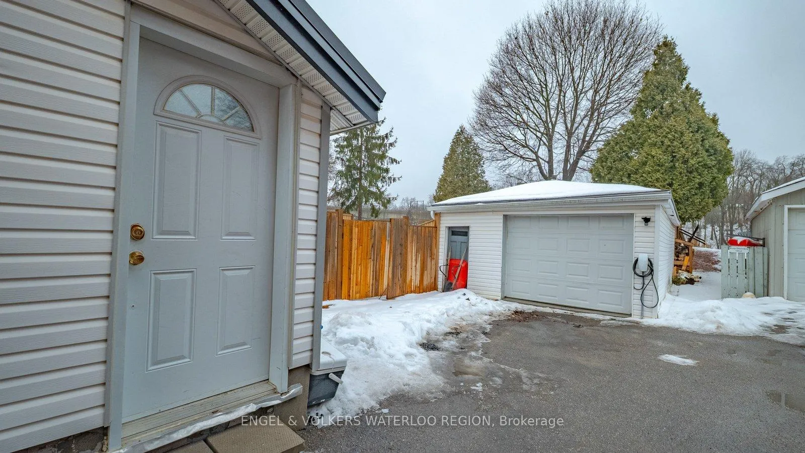 Photo 23 of 14 Willow Street, Brant, Paris — HOMEH