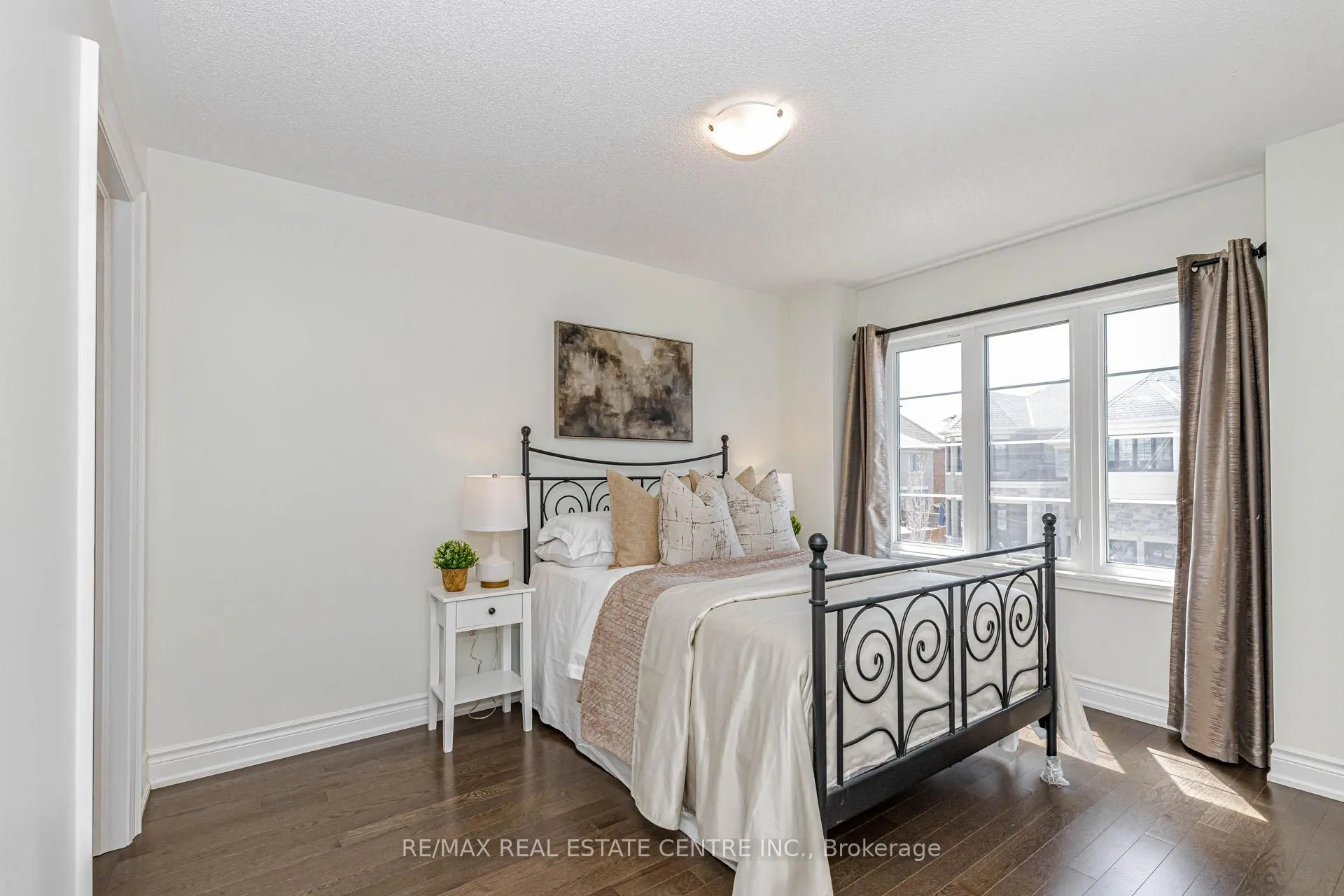 Photo 24 of 1311 Britton Crescent, Milton, Ford — HOMEH