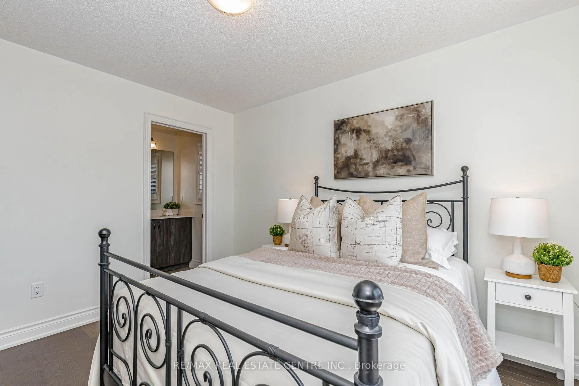 Photo 25 of 1311 Britton Crescent, Milton, Ford — HOMEH