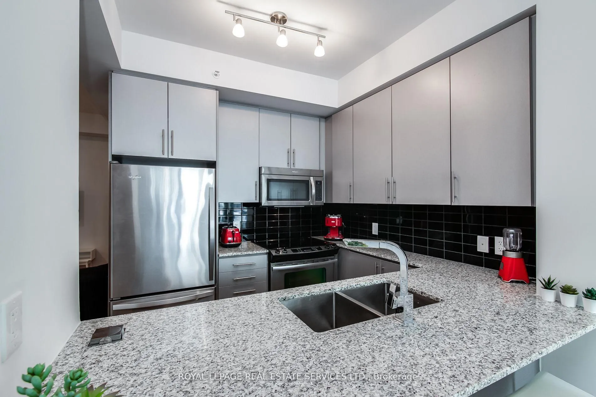 Photo 7 of Unit 615, 60 Berwick Avenue, Toronto, Yonge-Eglinton — HOMEH