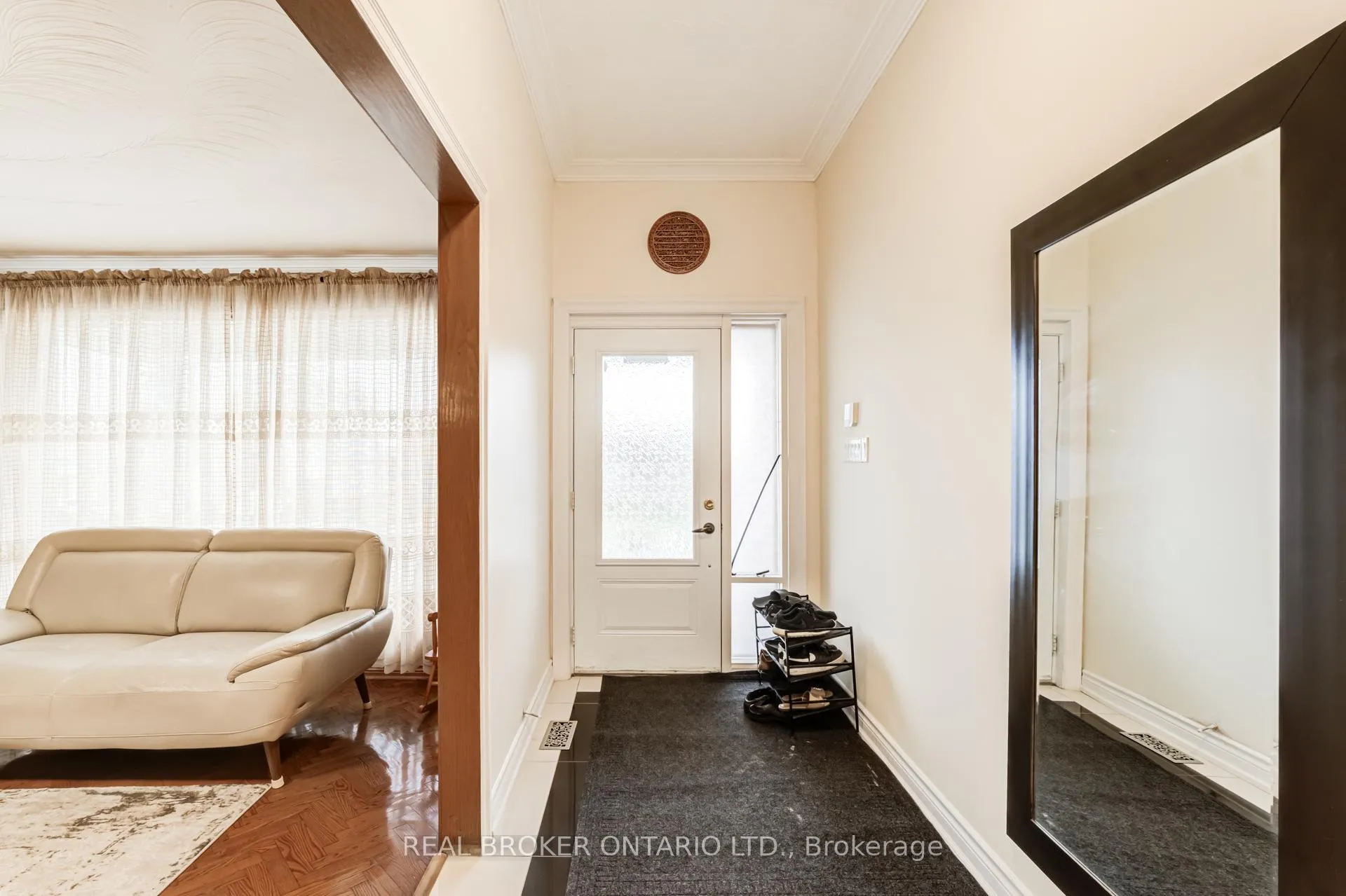Photo 2 of Unit UPPER, 110 Commonwealth Avenue, Scarborough, Kennedy Park — HOMEH
