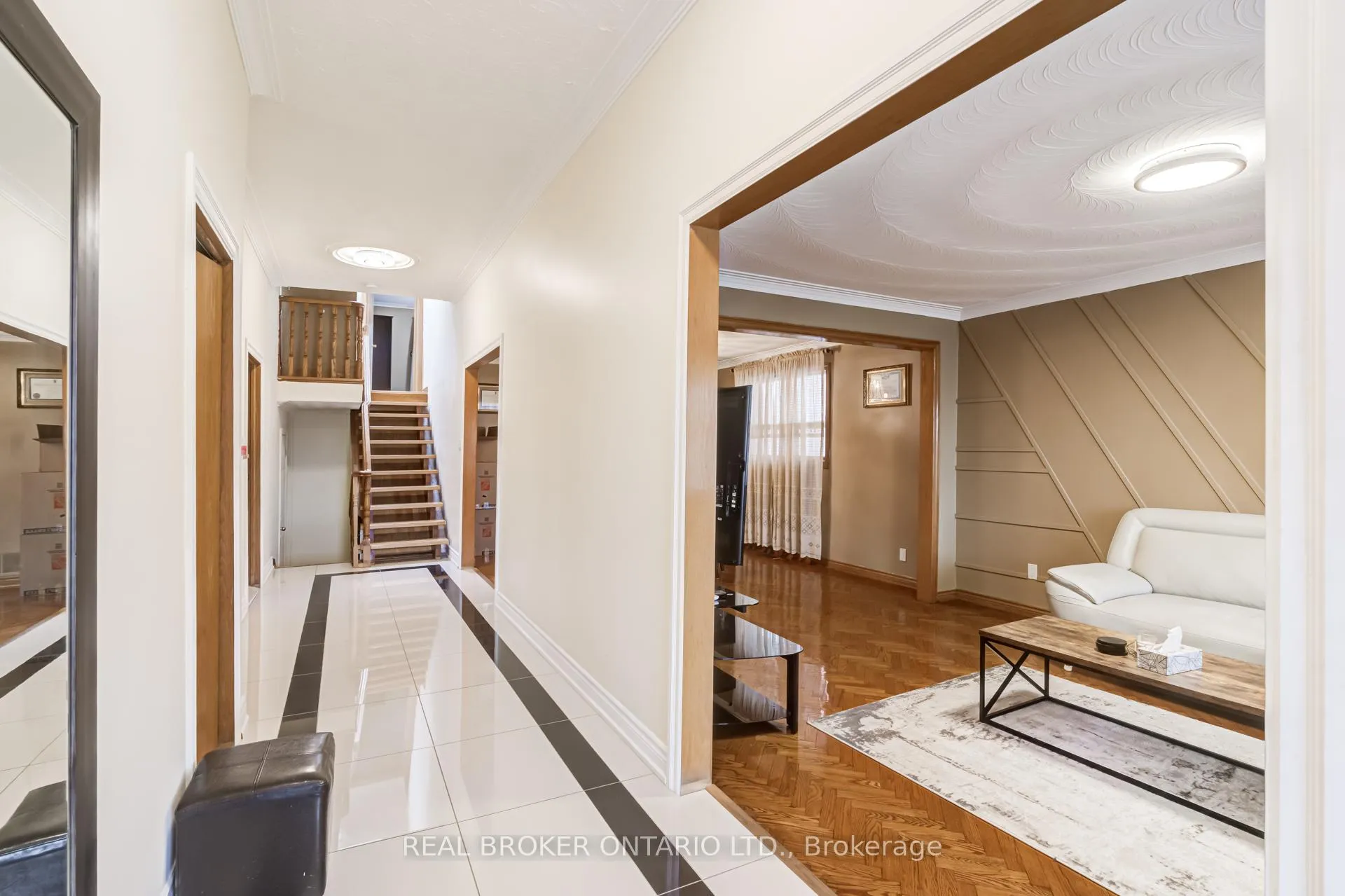 Photo 3 of Unit UPPER, 110 Commonwealth Avenue, Scarborough, Kennedy Park — HOMEH