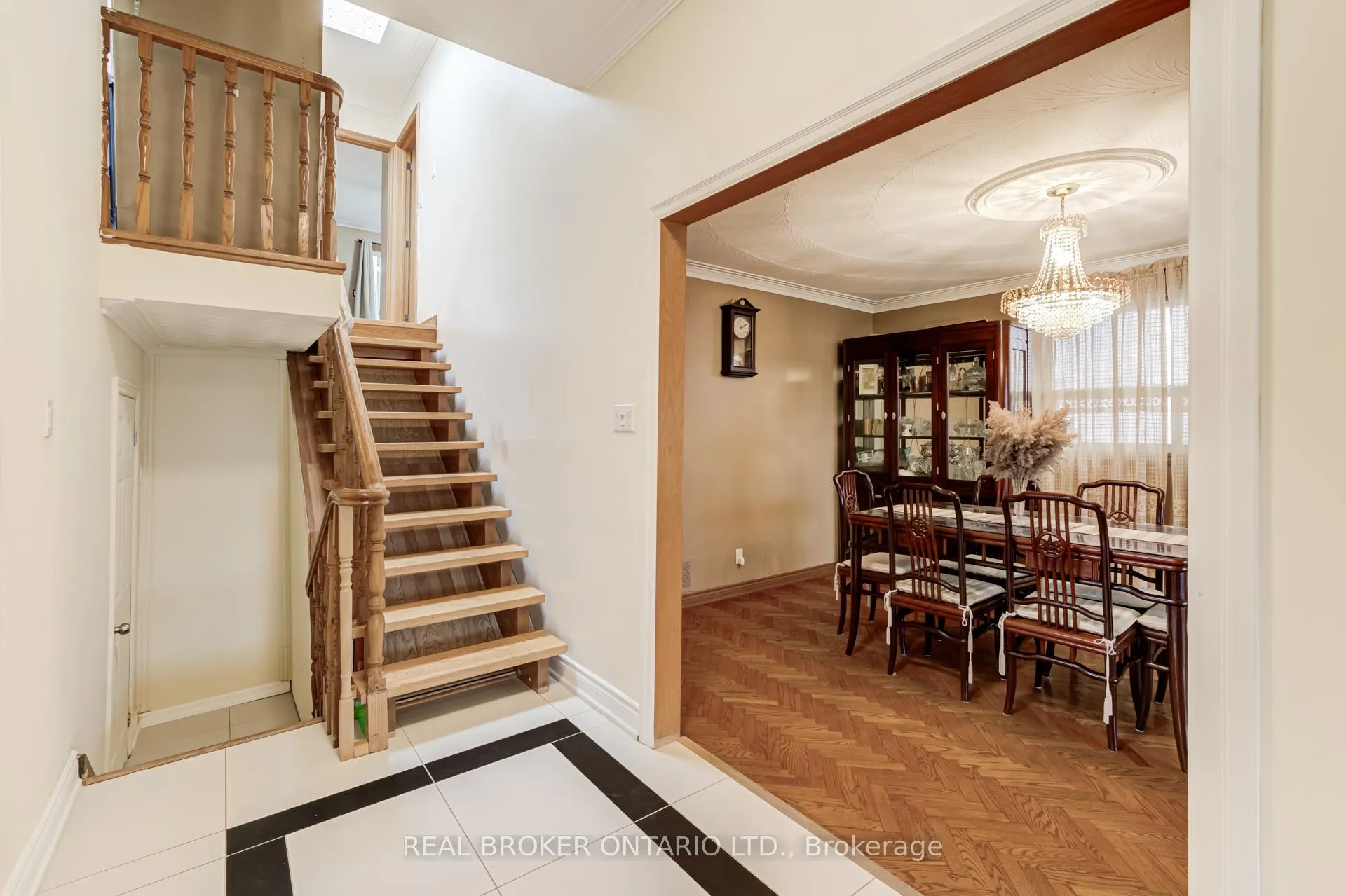 Photo 13 of Unit UPPER, 110 Commonwealth Avenue, Scarborough, Kennedy Park — HOMEH