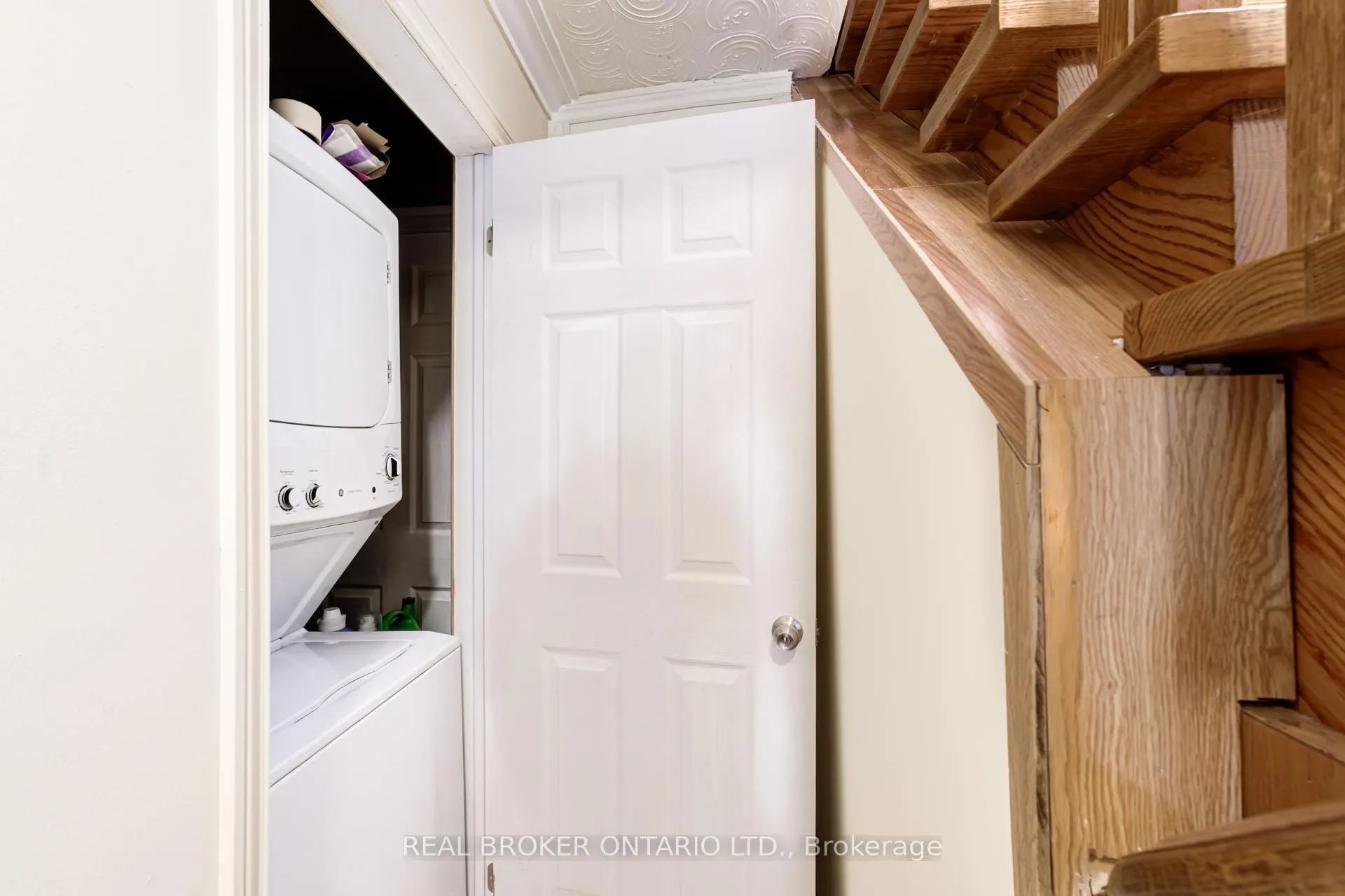 Photo 27 of Unit UPPER, 110 Commonwealth Avenue, Scarborough, Kennedy Park — HOMEH