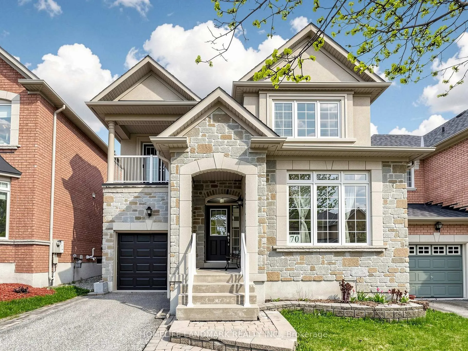 Photo 2 of 70 Burgundy Trail, Vaughan, Patterson — HOMEH