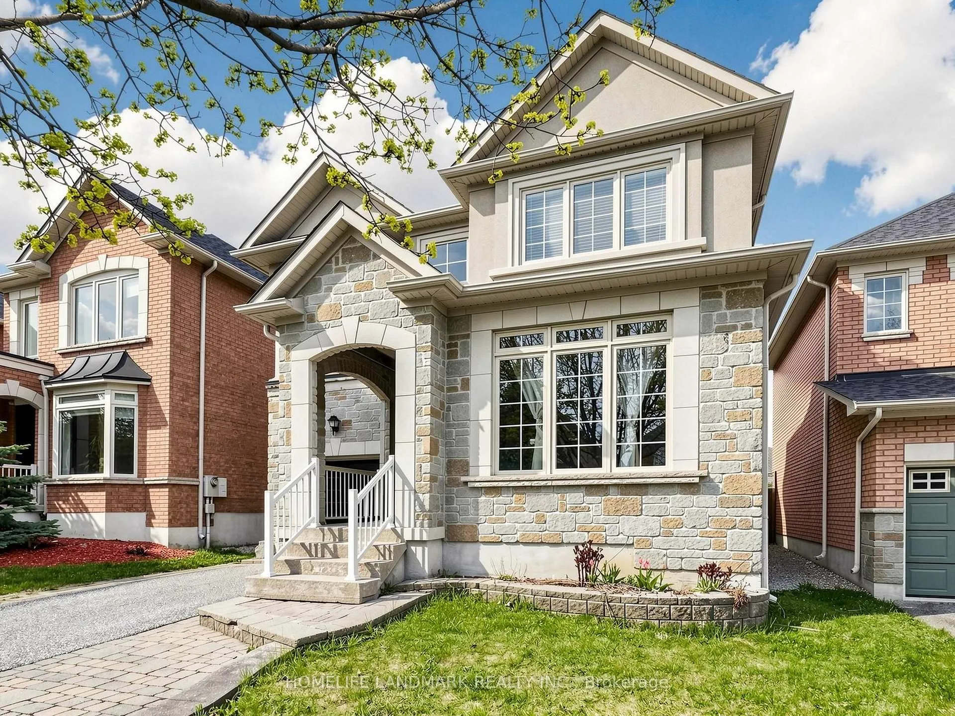Photo 3 of 70 Burgundy Trail, Vaughan, Patterson — HOMEH